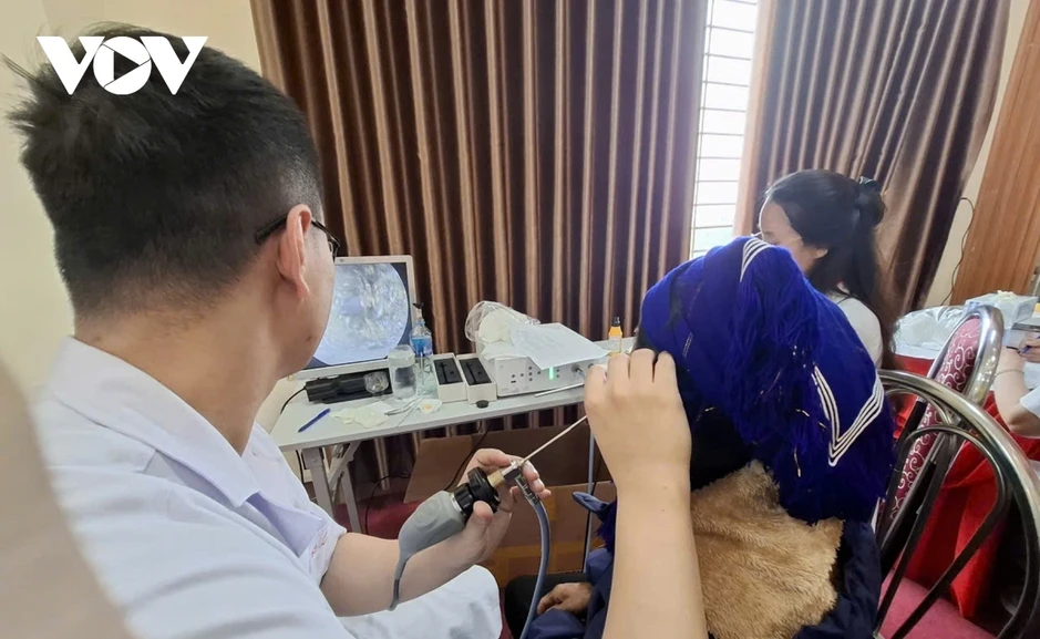 Hơn 60 bác sĩ "vượt núi" đến khám bệnh cho đồng bào Y Tý Hơn 60 bác sĩ "vượt núi" đến khám bệnh cho đồng bào Y Tý