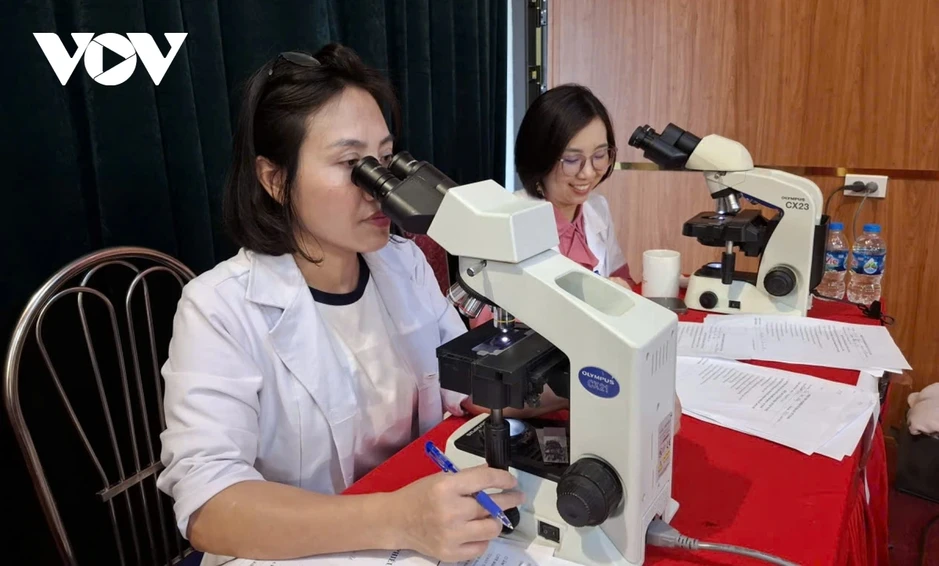 Hơn 60 bác sĩ "vượt núi" đến khám bệnh cho đồng bào Y Tý Hơn 60 bác sĩ "vượt núi" đến khám bệnh cho đồng bào Y Tý