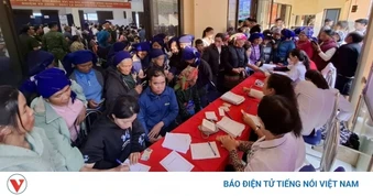 Hơn 60 bác sĩ "vượt núi" đến khám bệnh cho đồng bào Y Tý
