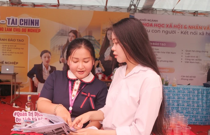 Hơn 7.000 học sinh trải nghiệm tại Trường Đại học Cửu Long trong ngày 22-3 Hơn 7.000 học sinh trải nghiệm tại Trường Đại học Cửu Long trong ngày 22-3