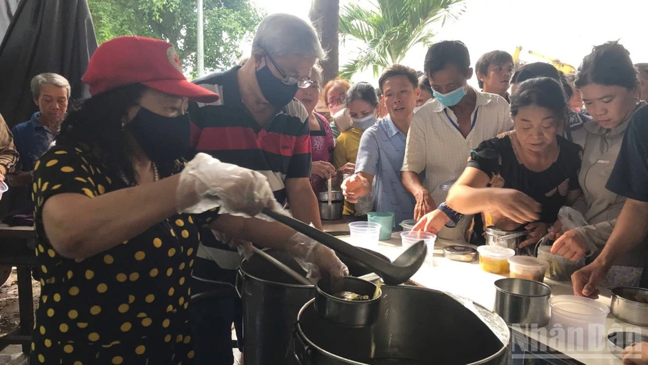 Hơn bốn thập kỷ thắp lửa yêu thương Hơn bốn thập kỷ thắp lửa yêu thương