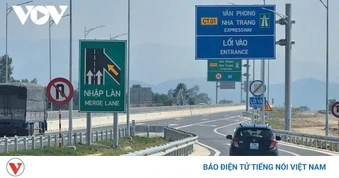 Hư hỏng cao tốc Vân Phong - Nha Trang, nhà thầu chậm khắc phục