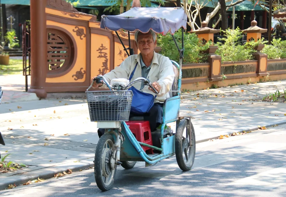 Huế nắng gắt, người lao động chật vật mưu sinh Huế nắng gắt, người lao động chật vật mưu sinh