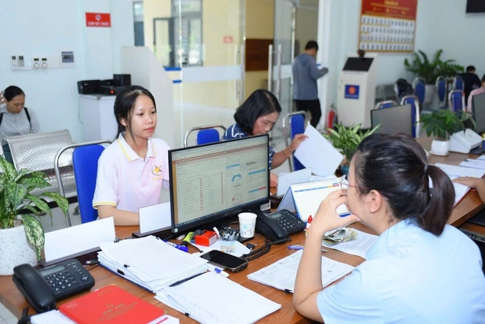 Huế rút ngắn thời gian giải quyết hồ sơ nhờ chính quyền địa phương 2 cấp và công nghệ số Huế rút ngắn thời gian giải quyết hồ sơ nhờ chính quyền địa phương 2 cấp và công nghệ số