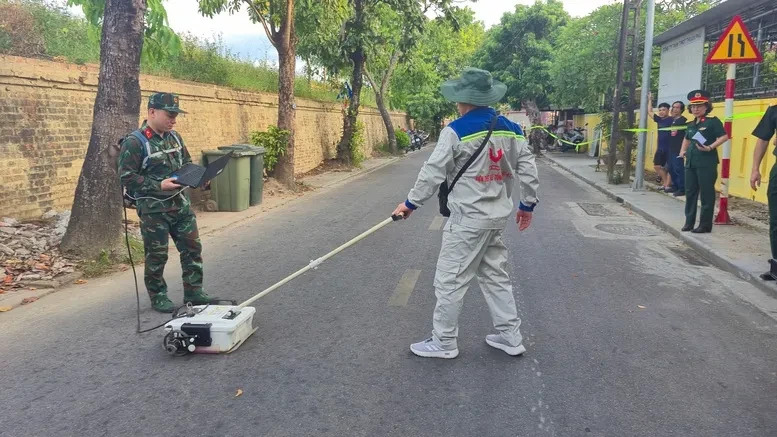 Huế: Sử dụng máy radar xuyên đất dò tìm các khu vực nghi có mộ liệt sĩ Huế: Sử dụng máy radar xuyên đất dò tìm các khu vực nghi có mộ liệt sĩ