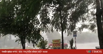 Huế: Trận dông lốc giật cấp 7 làm 1 người bị thương, 18 nhà tốc mái