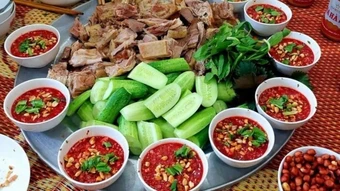 Hưng Yên: 31 người nghi ngộ độc thực phẩm liên quan ăn tiết vịt sống
