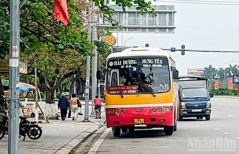 Hưng Yên: Một loạt đơn vị kinh doanh vận tải bằng xe khách tăng giá cước dịch vụ Hưng Yên: Một loạt đơn vị kinh doanh vận tải bằng xe khách tăng giá cước dịch vụ