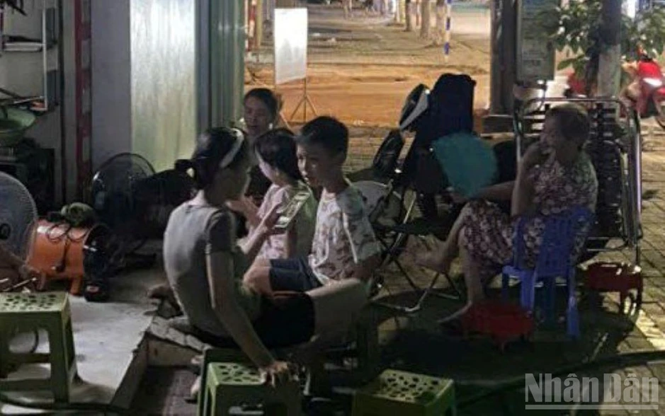 Hưng Yên: Nhiều hộ dân bị cắt điện trong ngày cao điểm nắng nóng Hưng Yên: Nhiều hộ dân bị cắt điện trong ngày cao điểm nắng nóng