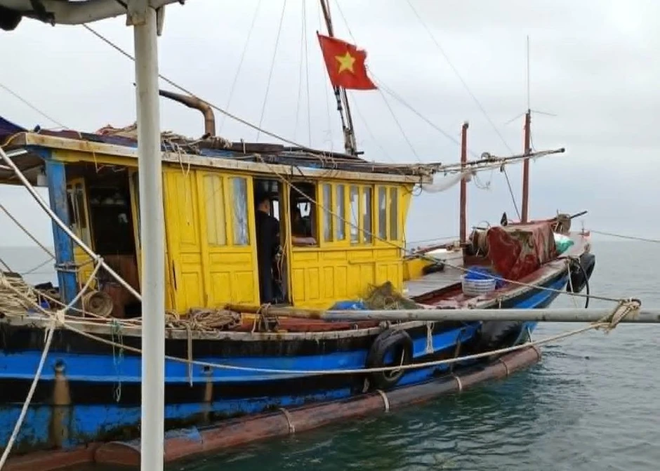 Hưng Yên xử lý 2 tàu cá vi phạm quy định khi khai thác trên biển Hưng Yên xử lý 2 tàu cá vi phạm quy định khi khai thác trên biển