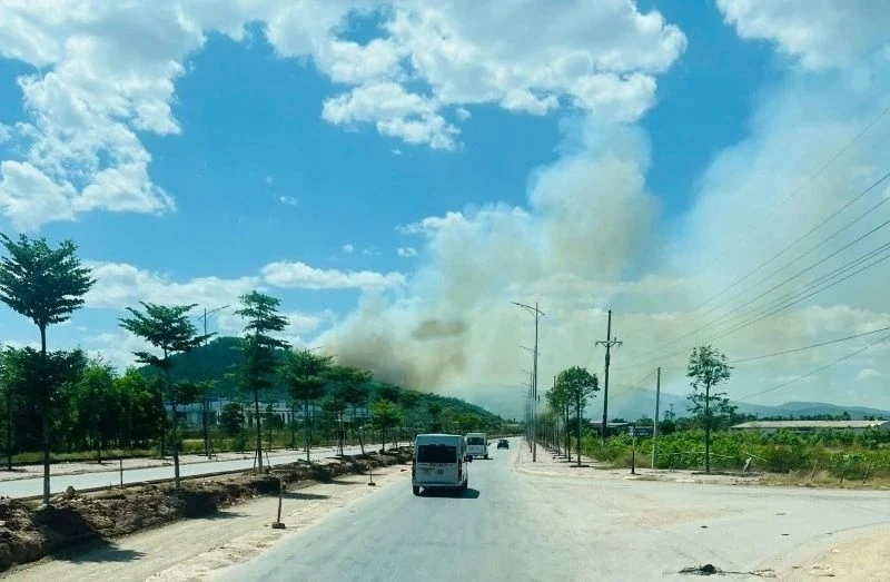 Huy động hơn 500 người tham gia chữa cháy rừng tại phường Hải Bình, Thanh Hoá Huy động hơn 500 người tham gia chữa cháy rừng tại phường Hải Bình, Thanh Hoá