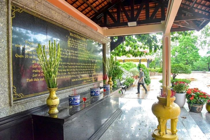 Huy động lực lượng tinh nhuệ, công nghệ hiện đại tìm kiếm hài cốt liệt sĩ tại công viên Lê Thị Riêng Huy động lực lượng tinh nhuệ, công nghệ hiện đại tìm kiếm hài cốt liệt sĩ tại công viên Lê Thị Riêng