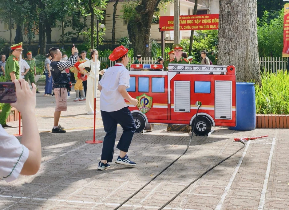 Huy động sức mạnh toàn dân tham gia phòng cháy, chữa cháy Huy động sức mạnh toàn dân tham gia phòng cháy, chữa cháy