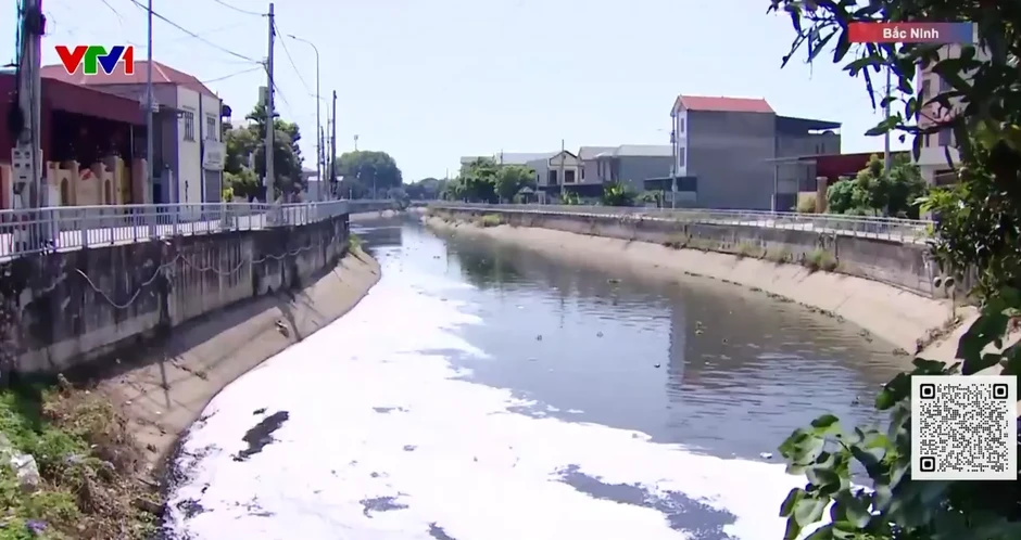 Kênh Kim Đôi (Bắc Ninh) ô nhiễm, bốc mùi hôi thối, người dân xây xẩm, choáng váng mỗi lần đi qua Kênh Kim Đôi (Bắc Ninh) ô nhiễm, bốc mùi hôi thối, người dân xây xẩm, choáng váng mỗi lần đi qua