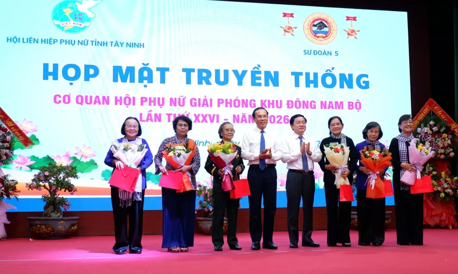 Khắc ghi truyền thống phụ nữ miền Đông Khắc ghi truyền thống phụ nữ miền Đông