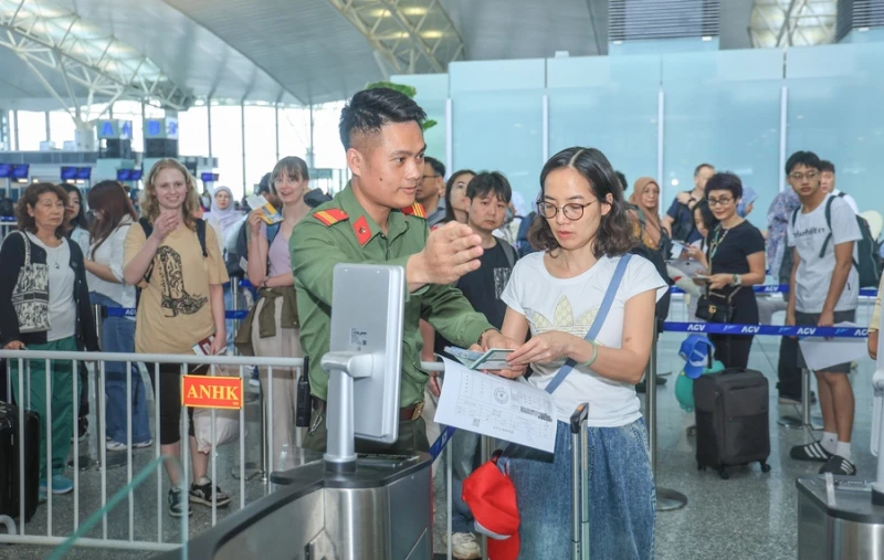 Khách gia tăng dịp lễ, sân bay đẩy mạnh áp dụng sinh trắc học để tránh ùn tắc Khách gia tăng dịp lễ, sân bay đẩy mạnh áp dụng sinh trắc học để tránh ùn tắc
