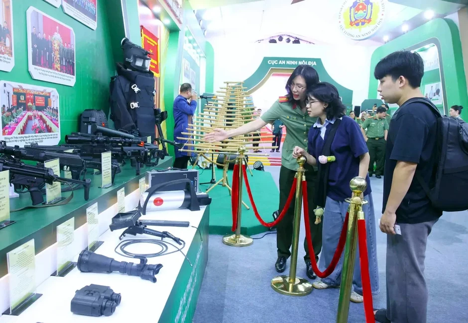 Khai mạc chuỗi sự kiện “Tổ quốc bình yên” nhân kỷ niệm 80 năm Ngày truyền thống lực lượng An ninh nhân dân Khai mạc chuỗi sự kiện “Tổ quốc bình yên” nhân kỷ niệm 80 năm Ngày truyền thống lực lượng An ninh nhân dân