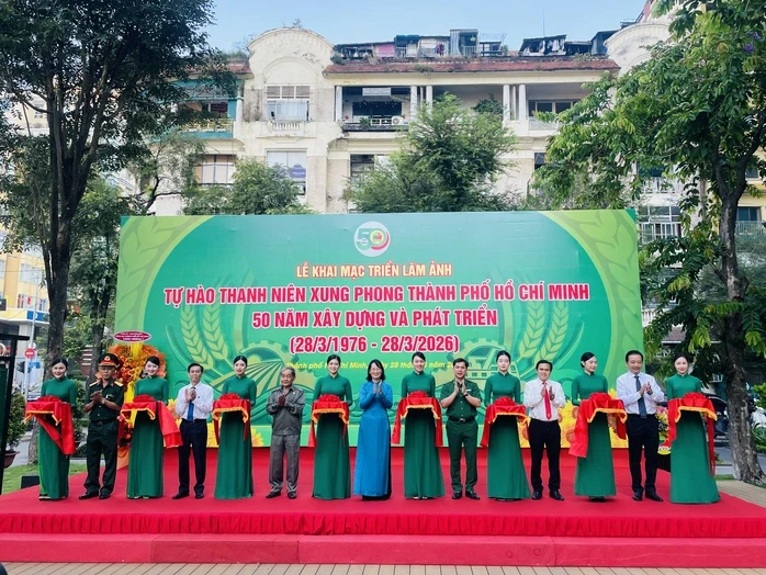 Khai mạc triển lãm ảnh "Tự hào Thanh niên xung phong TPHCM 50 năm xây dựng và phát triển" Khai mạc triển lãm ảnh "Tự hào Thanh niên xung phong TPHCM 50 năm xây dựng và phát triển"