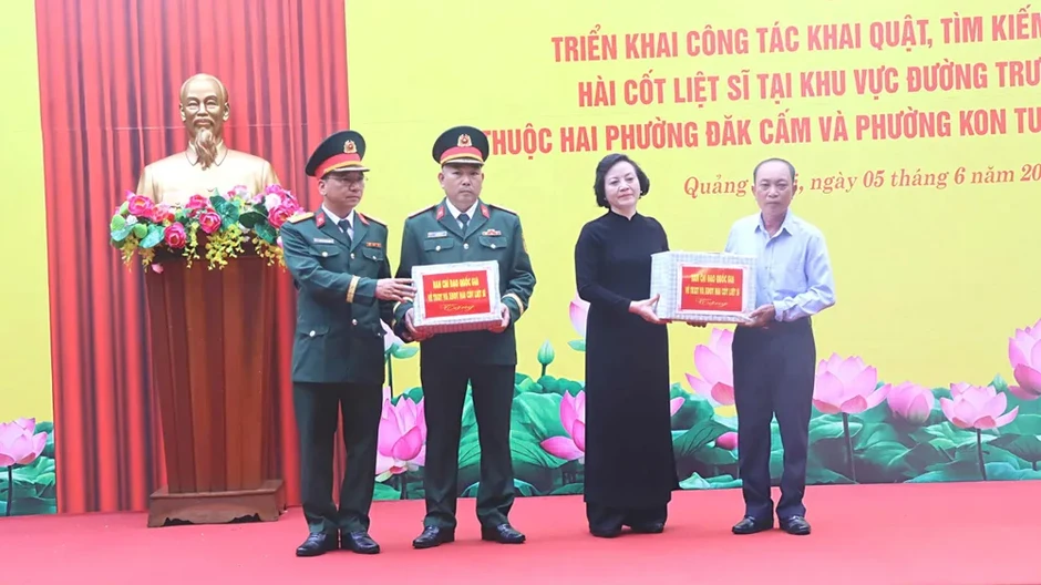 Khai quật, quy tập hài cốt liệt sĩ ở 2 phường Đăk Cấm và Kon Tum Khai quật, quy tập hài cốt liệt sĩ ở 2 phường Đăk Cấm và Kon Tum