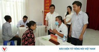 Khám bệnh, tặng quà cho 200 hộ nghèo, hộ có hoàn cảnh khó khăn tại Cần Thơ