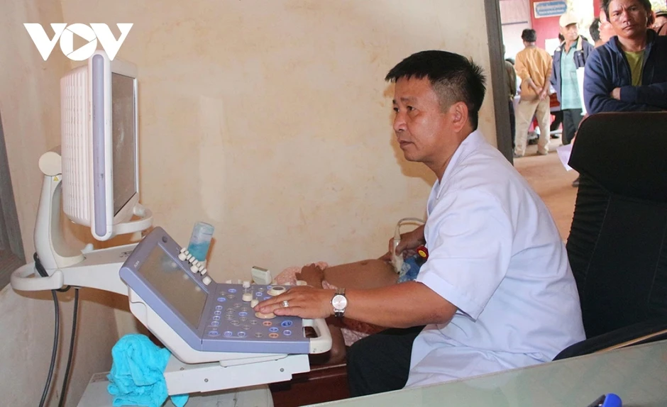 Khám bệnh, tặng quà nhân dân Campuchia dịp Tết cổ truyền Chol Chnam Thmey Khám bệnh, tặng quà nhân dân Campuchia dịp Tết cổ truyền Chol Chnam Thmey