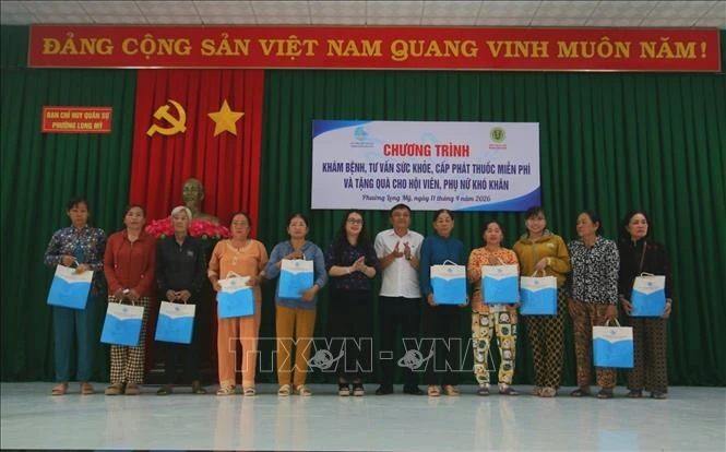 Khám bệnh, tư vấn sức khỏe, cấp phát thuốc miễn phí cho hội viên phụ nữ Khám bệnh, tư vấn sức khỏe, cấp phát thuốc miễn phí cho hội viên phụ nữ