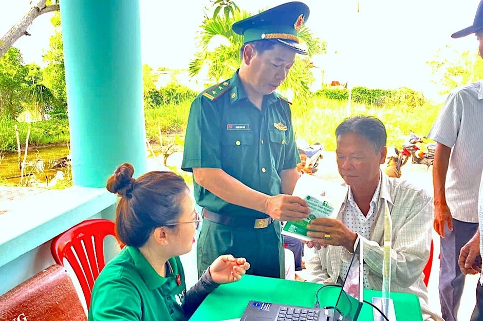 Khám mắt, cấp thuốc miễn phí cho người dân có hoàn cảnh khó khăn tại Cà Mau Khám mắt, cấp thuốc miễn phí cho người dân có hoàn cảnh khó khăn tại Cà Mau