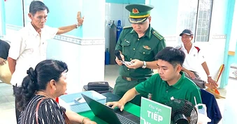 Khám mắt, cấp thuốc miễn phí cho người dân có hoàn cảnh khó khăn tại Cà Mau