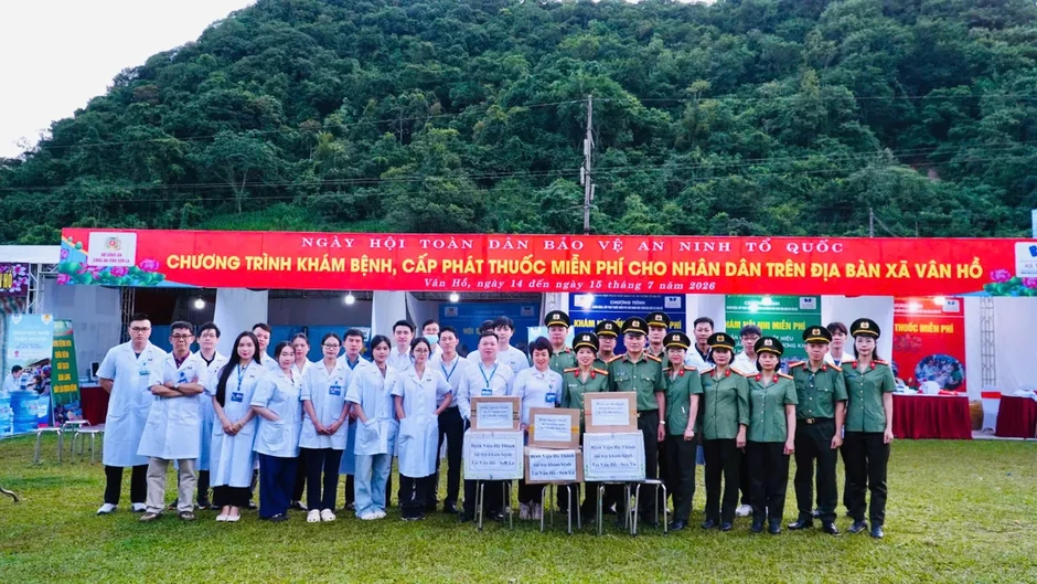 Khám sức khỏe miễn phí cho nhân dân Sơn La trong Ngày hội toàn dân bảo vệ an ninh Tổ quốc Khám sức khỏe miễn phí cho nhân dân Sơn La trong Ngày hội toàn dân bảo vệ an ninh Tổ quốc