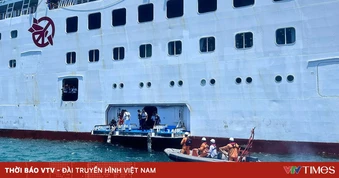 Khẩn cấp cứu nạn 2 du khách Nhật Bản nguy kịch trên tàu du lịch giữa biển