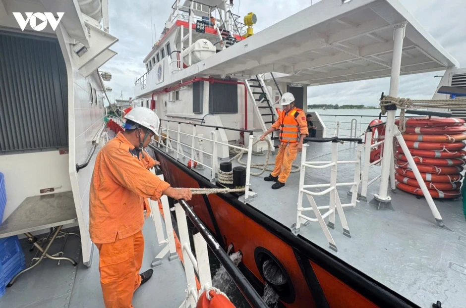 Khẩn trương cứu nạn một ngư dân trên tàu cá nghi bị đau ruột thừa Khẩn trương cứu nạn một ngư dân trên tàu cá nghi bị đau ruột thừa