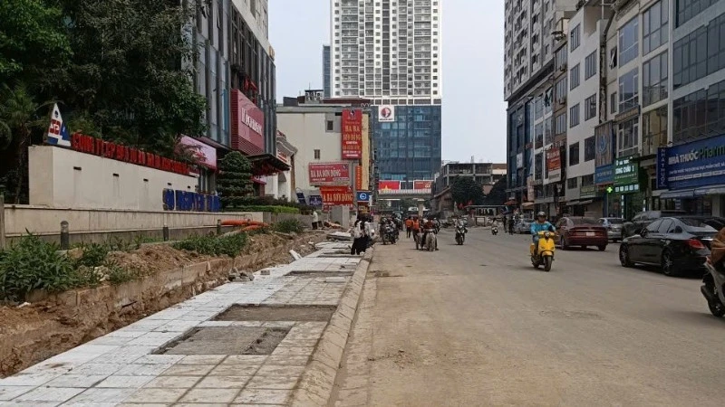 Khẩn trương đưa dự án mở rộng đường Nguyễn Tuân về đích Khẩn trương đưa dự án mở rộng đường Nguyễn Tuân về đích