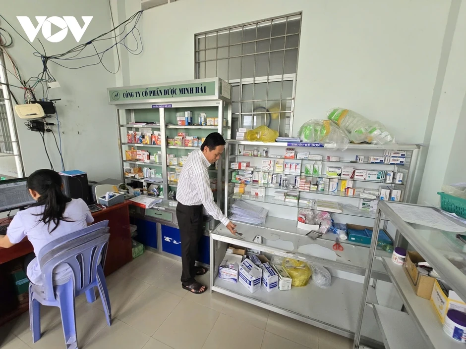 Khẩn trương gỡ khó cho y tế tuyến cơ sở tại Cà Mau Khẩn trương gỡ khó cho y tế tuyến cơ sở tại Cà Mau