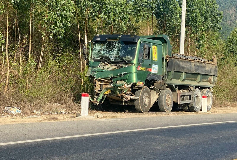 Khẩn trương hỗ trợ các nạn nhân vụ xe khách lao xuống vực ở đèo An Khê Khẩn trương hỗ trợ các nạn nhân vụ xe khách lao xuống vực ở đèo An Khê