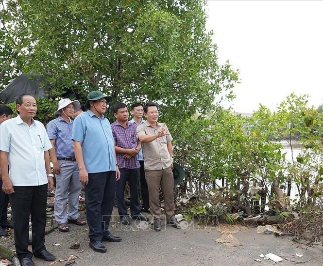 Khẩn trương khắc phục các điểm sạt lở nghiêm trọng tại xã Đầm Dơi Khẩn trương khắc phục các điểm sạt lở nghiêm trọng tại xã Đầm Dơi
