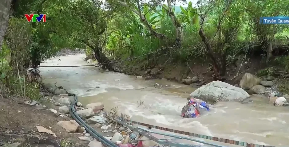 Khẩn trương khắc phục sạt lở, bảo đảm giao thông tại Tuyên Quang Khẩn trương khắc phục sạt lở, bảo đảm giao thông tại Tuyên Quang