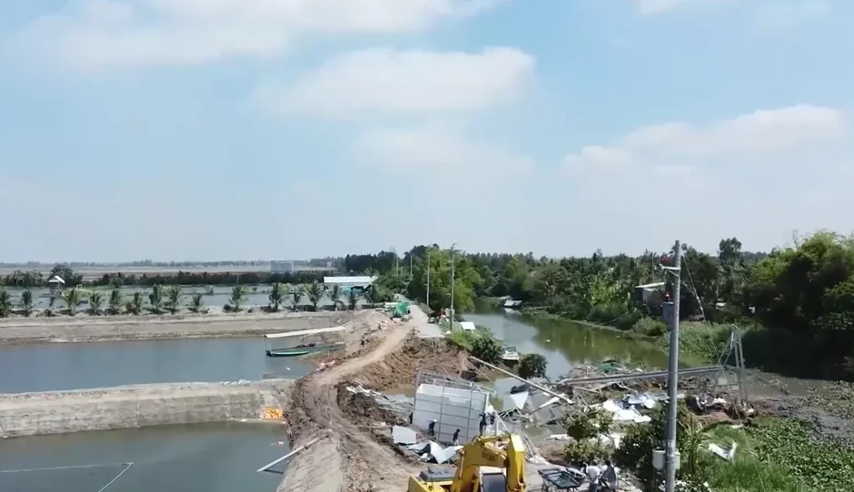 Khẩn trương khắc phục sạt lở kênh Tân Thành (Đồng Tháp) Khẩn trương khắc phục sạt lở kênh Tân Thành (Đồng Tháp)