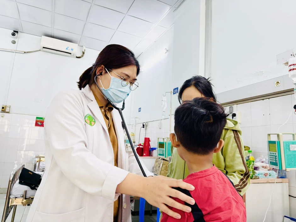 Khẩn trương làm rõ vụ nghi ngộ độc thực phẩm ở TP Hồ Chí Minh Khẩn trương làm rõ vụ nghi ngộ độc thực phẩm ở TP Hồ Chí Minh