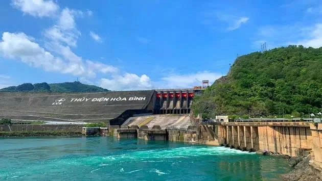 Khẩn trương thông báo xả lũ hồ Hòa Bình đến người dân vùng hạ du từ chiều 6/8 Khẩn trương thông báo xả lũ hồ Hòa Bình đến người dân vùng hạ du từ chiều 6/8