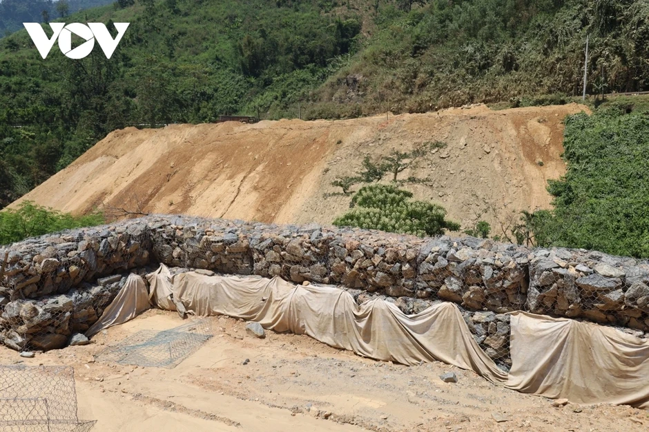 Khẩn trương xây dựng các khu tái định cư tại vùng cao Trà Bồng Khẩn trương xây dựng các khu tái định cư tại vùng cao Trà Bồng