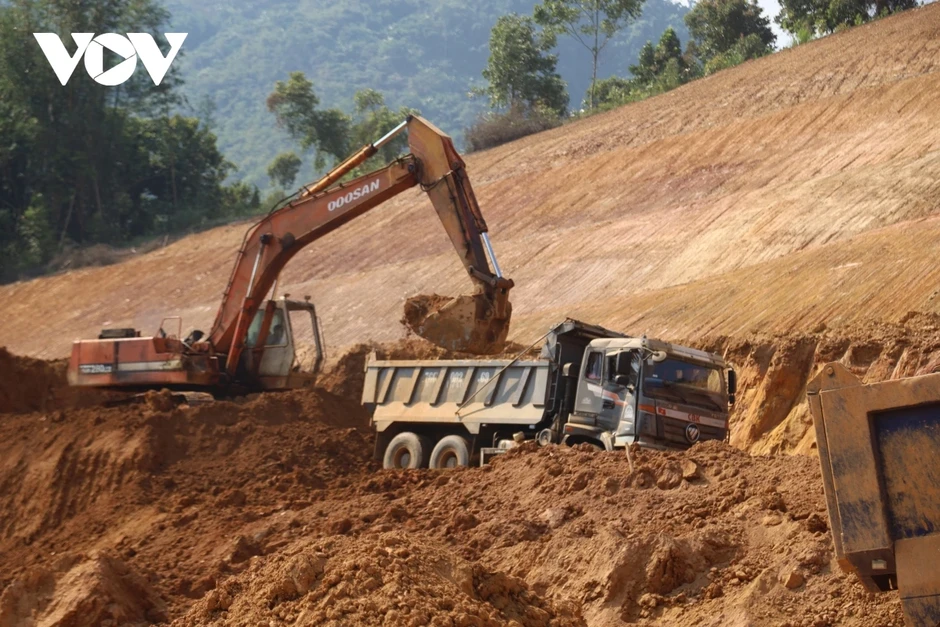 Khẩn trương xây dựng các khu tái định cư tại vùng cao Trà Bồng Khẩn trương xây dựng các khu tái định cư tại vùng cao Trà Bồng