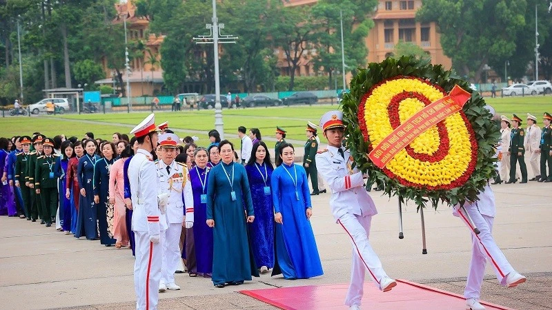 Khẳng định vai trò, vị thế của phụ nữ Việt Nam trong công cuộc xây dựng và bảo vệ Tổ quốc Khẳng định vai trò, vị thế của phụ nữ Việt Nam trong công cuộc xây dựng và bảo vệ Tổ quốc