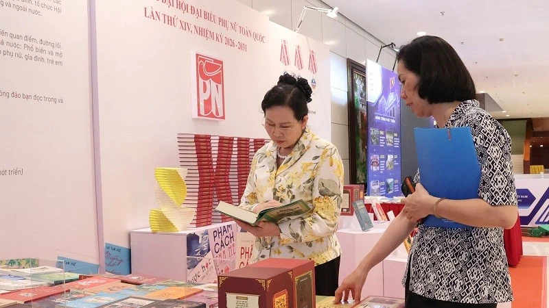 Khẳng định vai trò, vị thế của phụ nữ Việt Nam trong công cuộc xây dựng và bảo vệ Tổ quốc Khẳng định vai trò, vị thế của phụ nữ Việt Nam trong công cuộc xây dựng và bảo vệ Tổ quốc