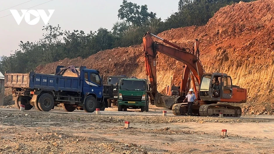 Khánh Hòa kiểm tra, xử lý khai thác đất trái phép nguy cơ ảnh hưởng điện cao thế Khánh Hòa kiểm tra, xử lý khai thác đất trái phép nguy cơ ảnh hưởng điện cao thế