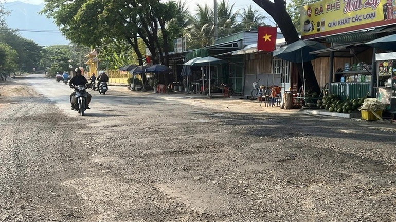 Khánh Hòa: Nơm nớp nỗi lo mất an toàn giao thông trên Quốc lộ 27 Khánh Hòa: Nơm nớp nỗi lo mất an toàn giao thông trên Quốc lộ 27