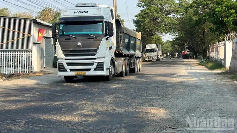Khánh Hòa: Nơm nớp nỗi lo mất an toàn giao thông trên Quốc lộ 27 Khánh Hòa: Nơm nớp nỗi lo mất an toàn giao thông trên Quốc lộ 27