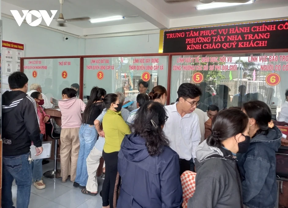 Khánh Hòa phấn đấu cắt giảm 50% thời gian, chi phí giải quyết thủ tục hành chính Khánh Hòa phấn đấu cắt giảm 50% thời gian, chi phí giải quyết thủ tục hành chính