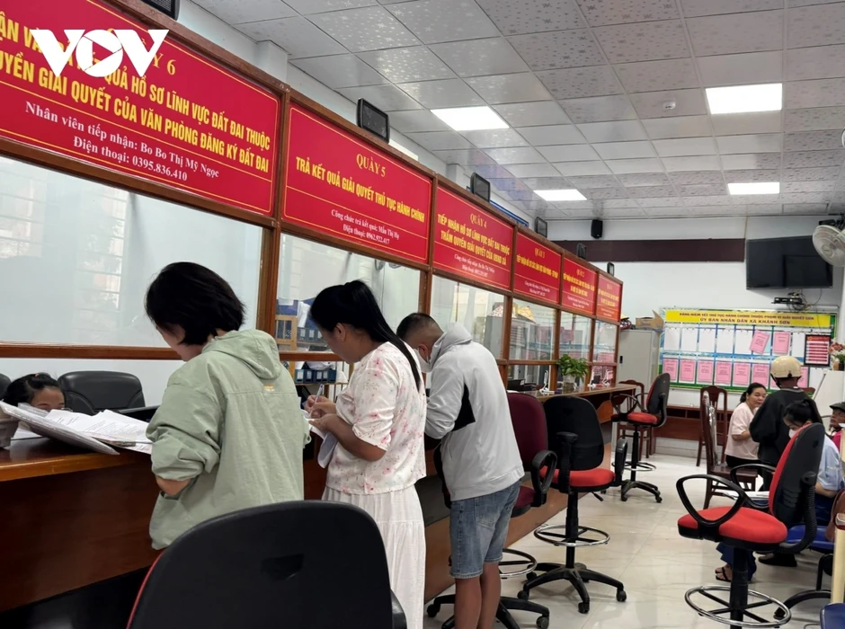 Khánh Hòa phấn đấu cắt giảm 50% thời gian, chi phí giải quyết thủ tục hành chính Khánh Hòa phấn đấu cắt giảm 50% thời gian, chi phí giải quyết thủ tục hành chính