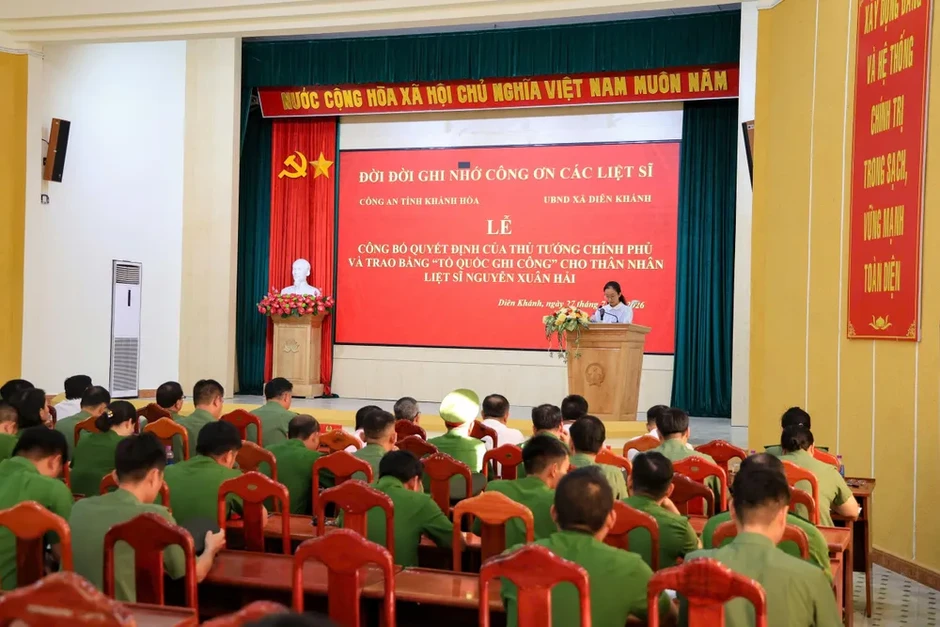 Khánh Hòa trao Bằng “Tổ quốc ghi công” cho thân nhân liệt sĩ Nguyễn Xuân Hải Khánh Hòa trao Bằng “Tổ quốc ghi công” cho thân nhân liệt sĩ Nguyễn Xuân Hải