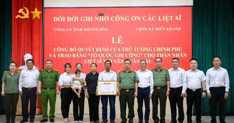 Khánh Hòa trao Bằng “Tổ quốc ghi công” cho thân nhân liệt sĩ Nguyễn Xuân Hải